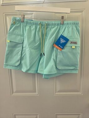 Columbia Light Mint Green PFG Shorts with Mesh Pocket Size Large